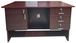 4½x2½ Exe wooden Office table
