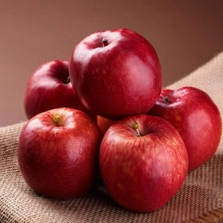 APPLE KINNAUR (PREMIUM). 4 PC 700 - 800 g