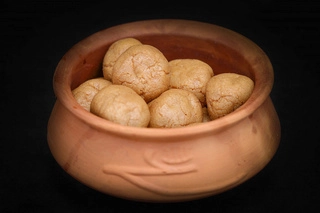 Nolen Gur Rasogolla [2pcs]