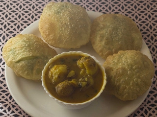 Matarshutir Kachuri With Aloo Dum  [4pcs] [Only Sunday]
