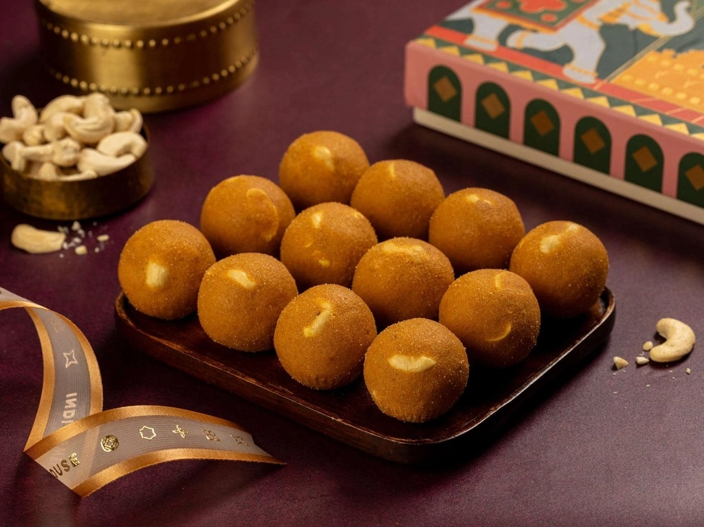 Gujarati Besan Laddu