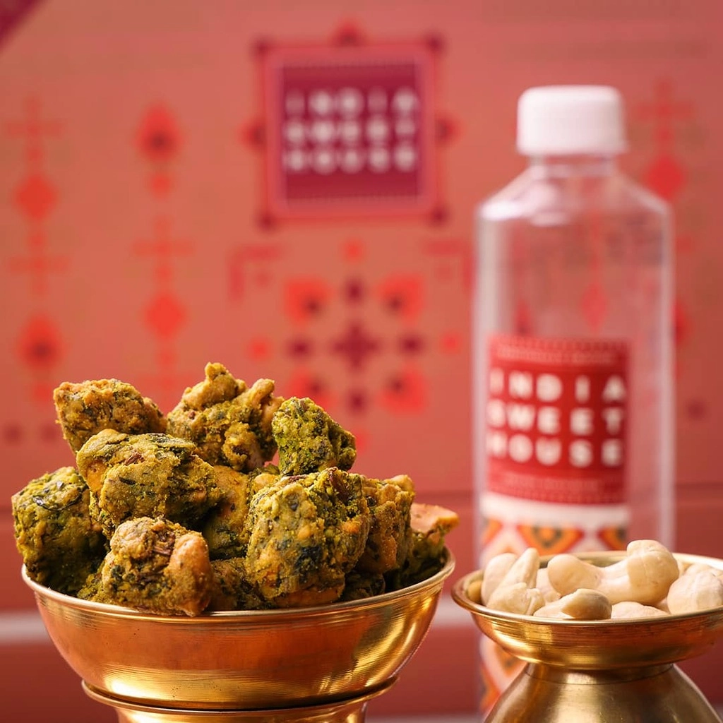 Kaju Pakoda
