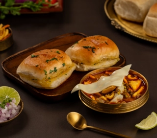 CHEESE MISAL PAV