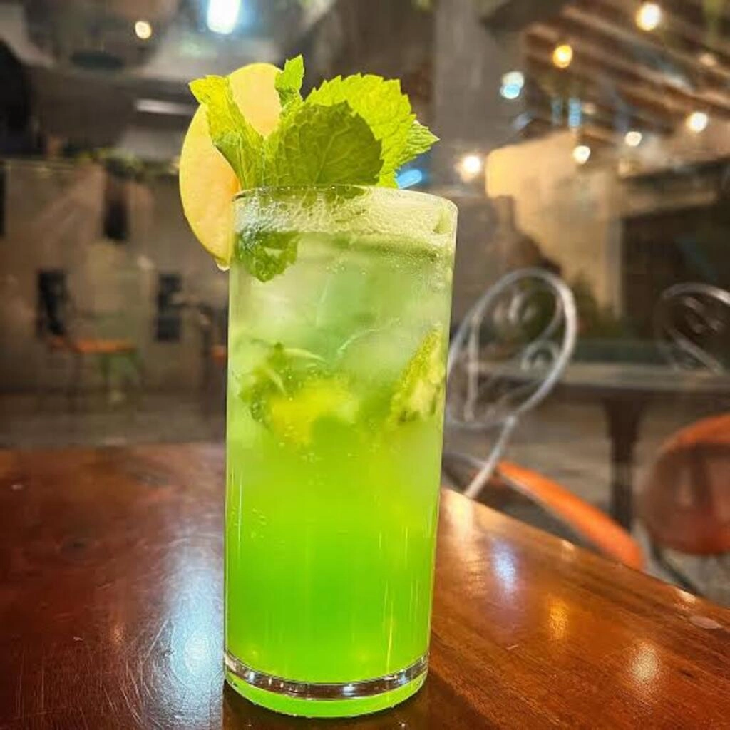 Green apple mojito