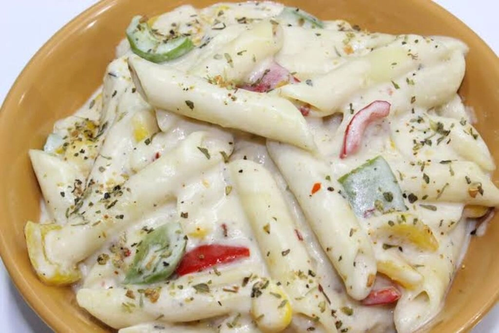white sauce cheesy pasta