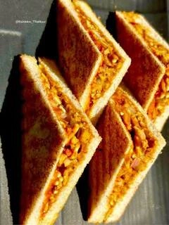 Sev onion sandwich