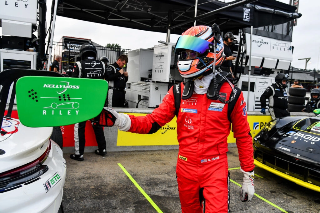 Oura Green Flag Car-perf
