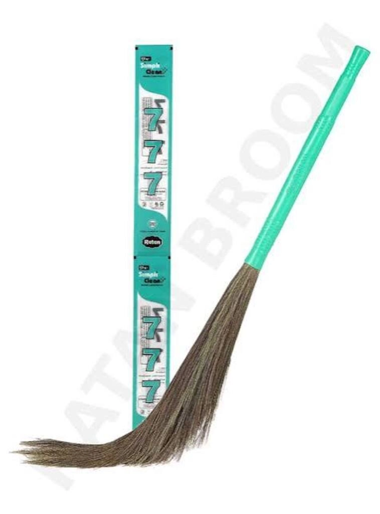 RATAN SIMPLE CLEAN GRASS ROOM