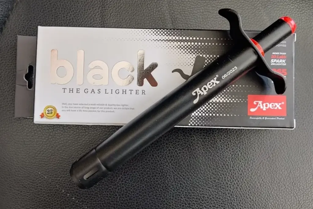 Apex Lighter Black