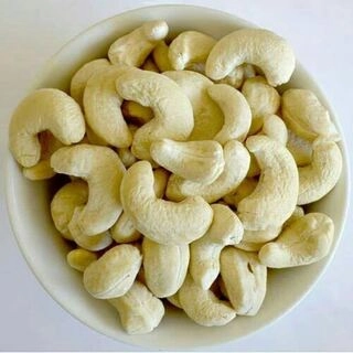 Ak Kaju / Cashew Nuts W-320 Pp