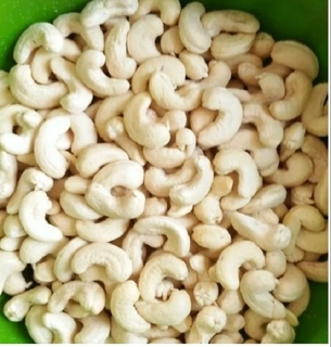 AK KAJU / CASHEW NUTS W-320 PP