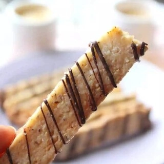 Hazelnut Cripstick