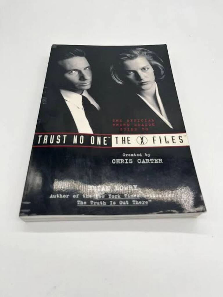 trust no one the x files (used,paper back, good condition)