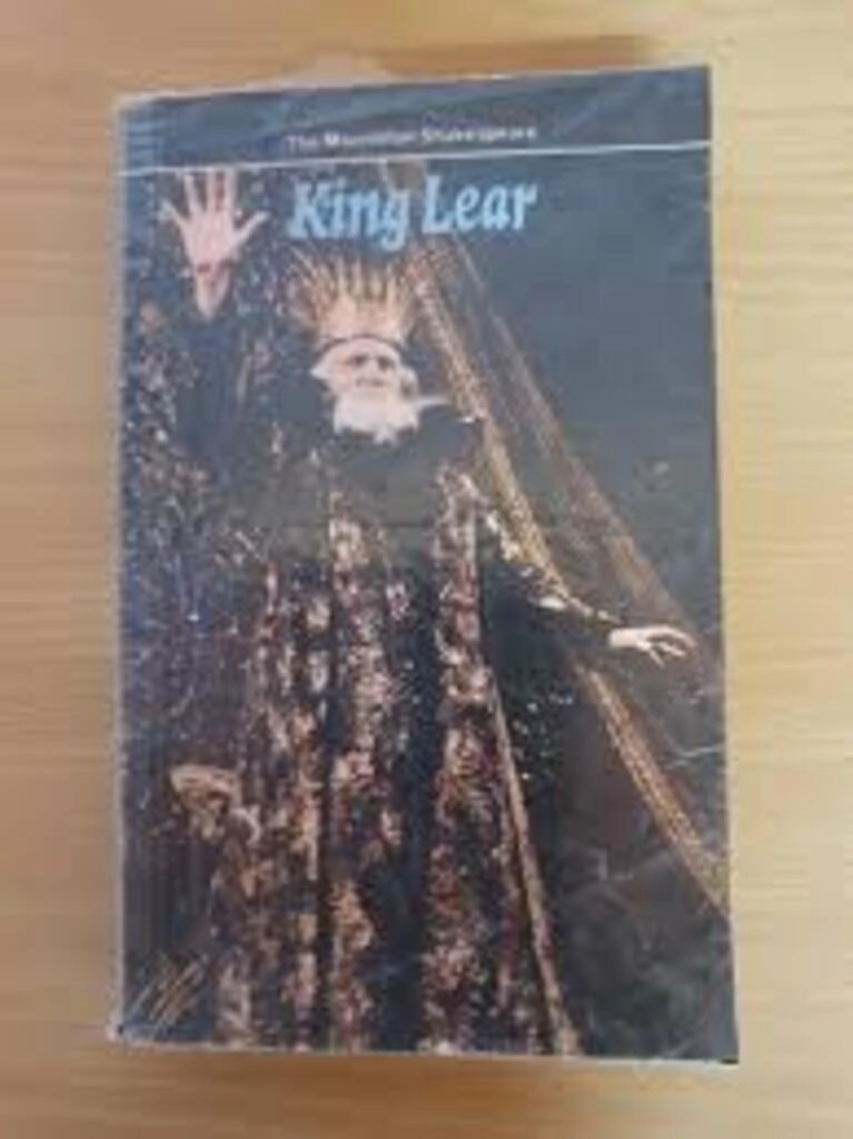 the macmilian shakespeare king lear (used,paper back, good condition)