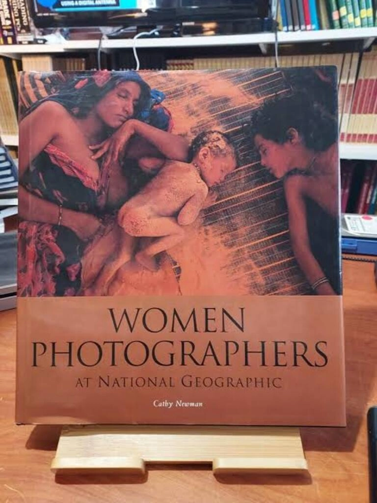 women photographers at national geographic (used,hard cover,good condition)