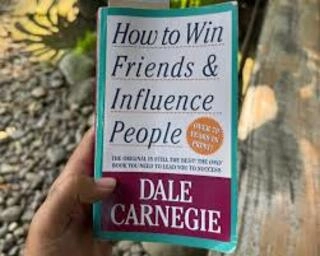 HOW TO WIN FRIENDS & INFLUENCE PEOPLE (used, paperback, good condition)