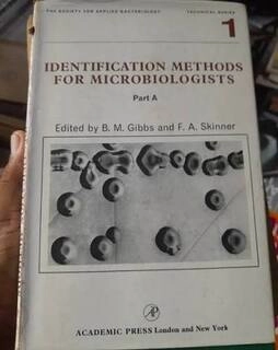 identification methods for microbiologists  (used,hard cover,good condition)