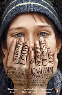 extremely loud and incredibly close (used , paperback , good condition)