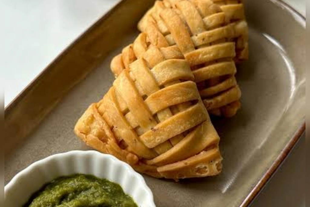 Thread Aloo Samosa - 1pc