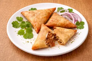 Onion Samosa/ Irani Samosa-1 pc