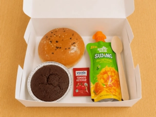 Burger,Choco Lava Cupcake, Paperboat juice Combo